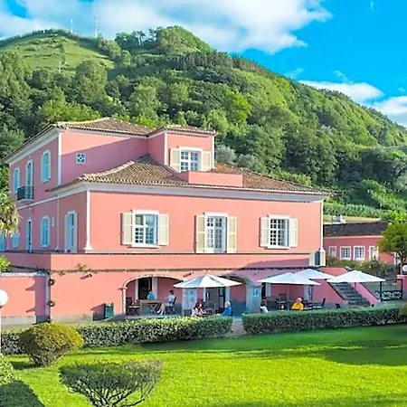 Solar De Lalém Bed and breakfast